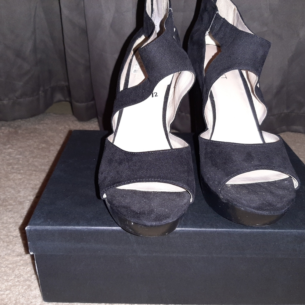 Shoes - Picture 4 of 4